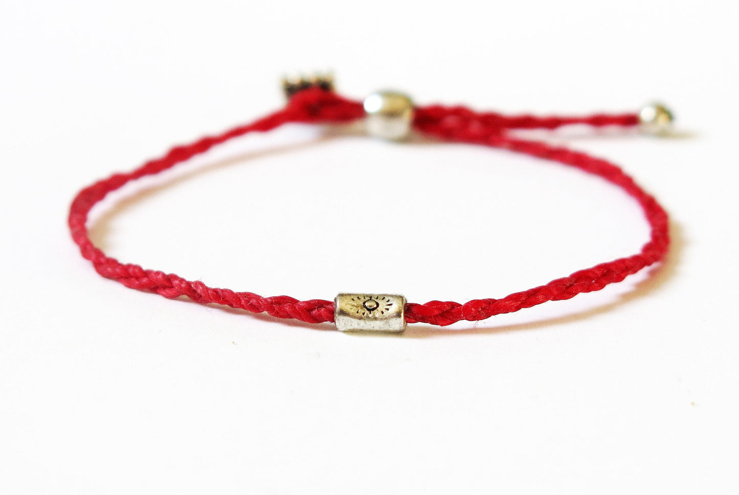 CATHY - Minimalist, Unisex, Red String Bracelet.