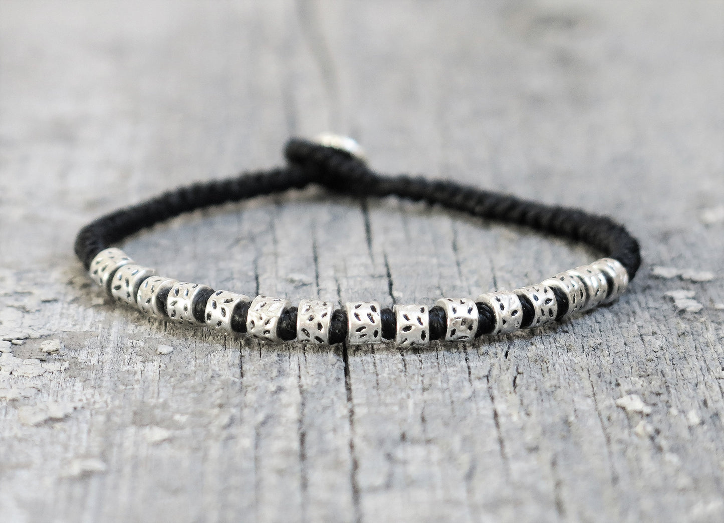 JUANMI - Handmade Knotted Bracelet with metallic Beads