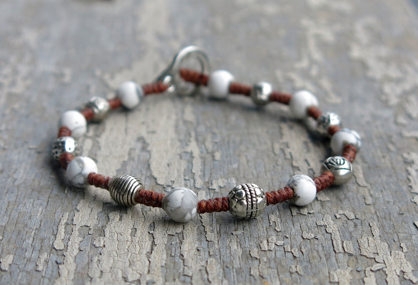 VINCENT - Bohemian style knotted bracelet with beads