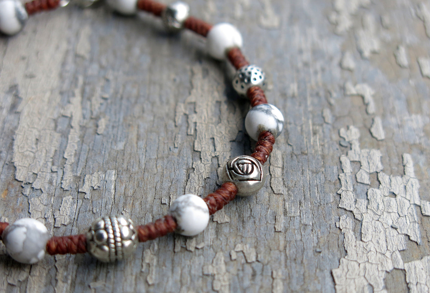 VINCENT - Bohemian style knotted bracelet with beads