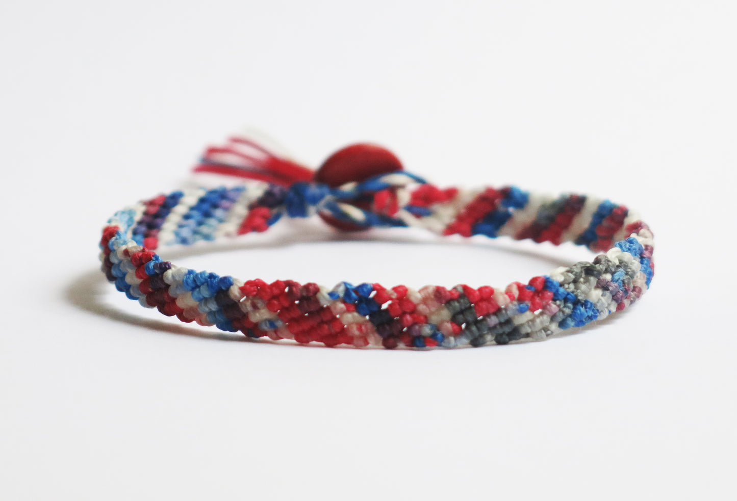CHEVI - Handmade Waxed cord Bracelet in Surf style.