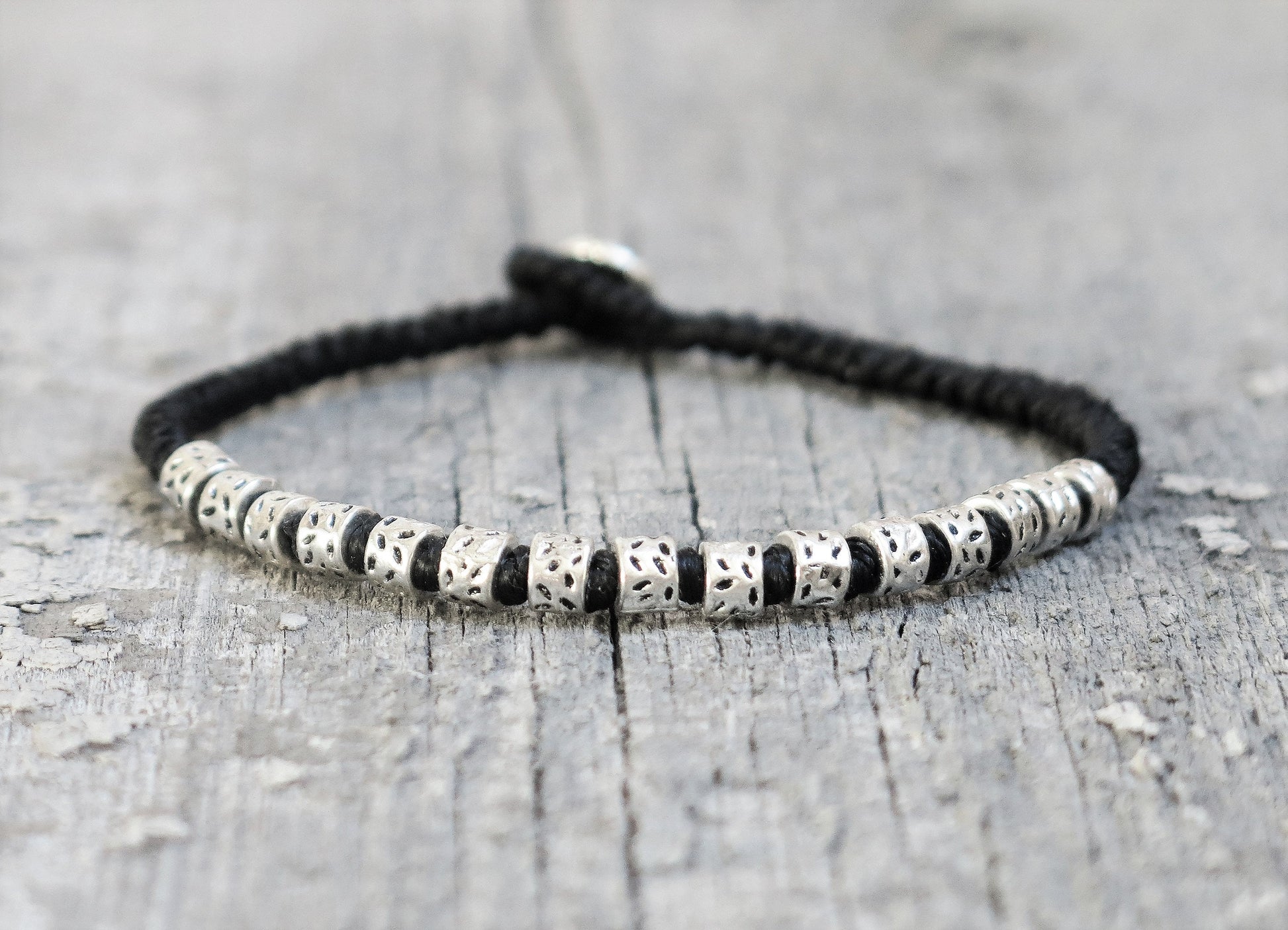 JUANMI - Handmade Knotted Bracelet with metallic Beads