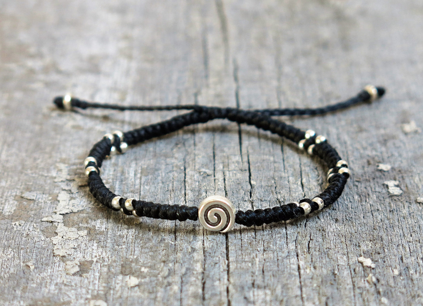 VICO - Minimalist knotted bracelet with adjustable sliding knot for closure.