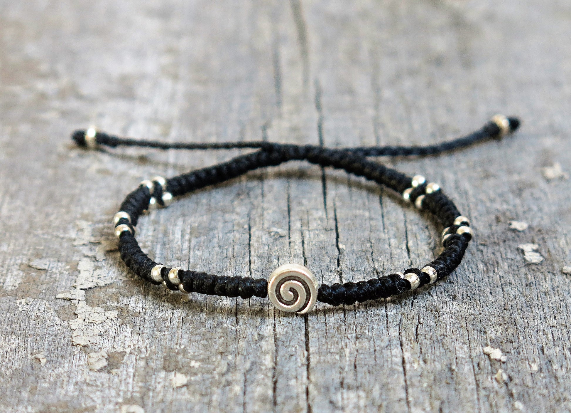 VICO - Minimalist knotted bracelet with adjustable sliding knot for closure.