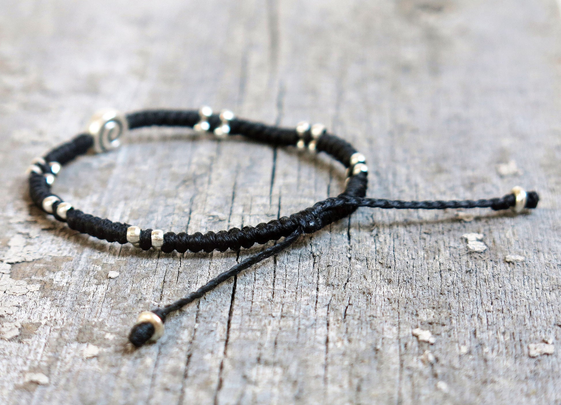 VICO - Minimalist knotted bracelet with adjustable sliding knot for closure.