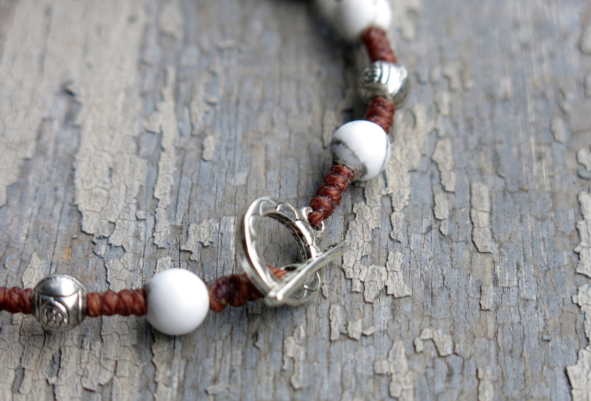 VINCENT - Bohemian style knotted bracelet with beads